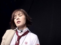 乱れた制服娘「こんなときに性欲が・・・」教室の机に押しつけた股間!チンポを咥えて次々とイカせザーメンまみれに!