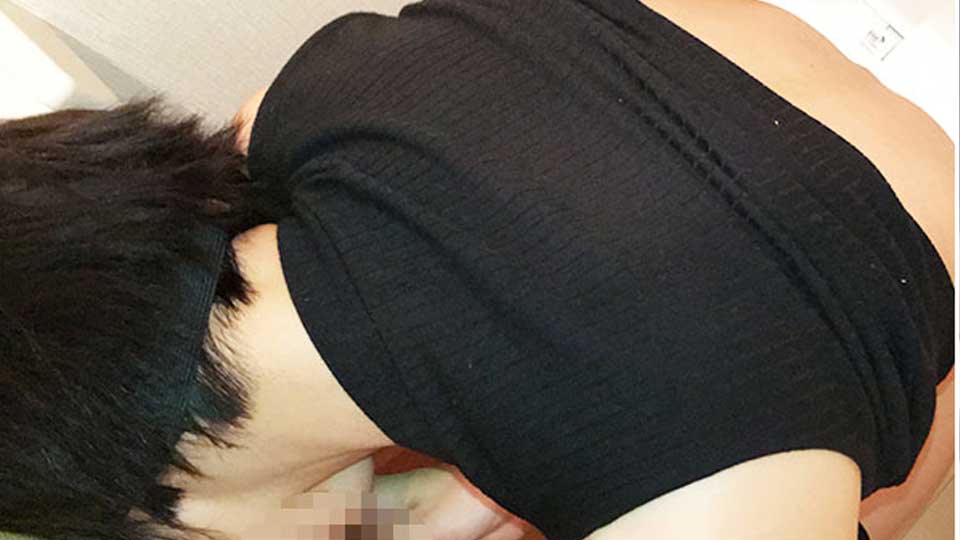 【立ち上げキャンペーン$38→$12】【本妻】【個撮】掃除中で疲れて昼寝中している妻が肉棒をパンティの横から挿入される。トイレに行く妻を追いかけて中出し