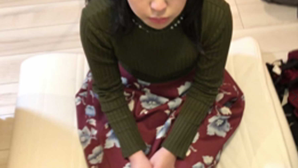 【自宅待機応援$40→$15】【大学生っすか!?若すぎるS級幼妻さん!】3P!バックで突かれながら一生懸命手コキします!頑張ります!
