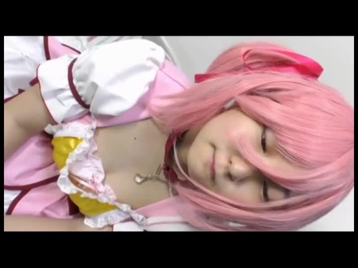 Ｆカップ神乳コスプレイヤー着衣で生中ファック