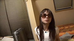 【超解像4K画質】地方から引っ越してきたばかりの素人娘をナンパして自宅訪問！友達もやってきて二人ともエッチできる！？