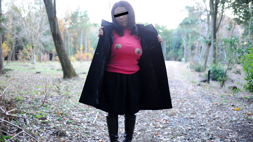 爆乳奥さんと乳首露出デート