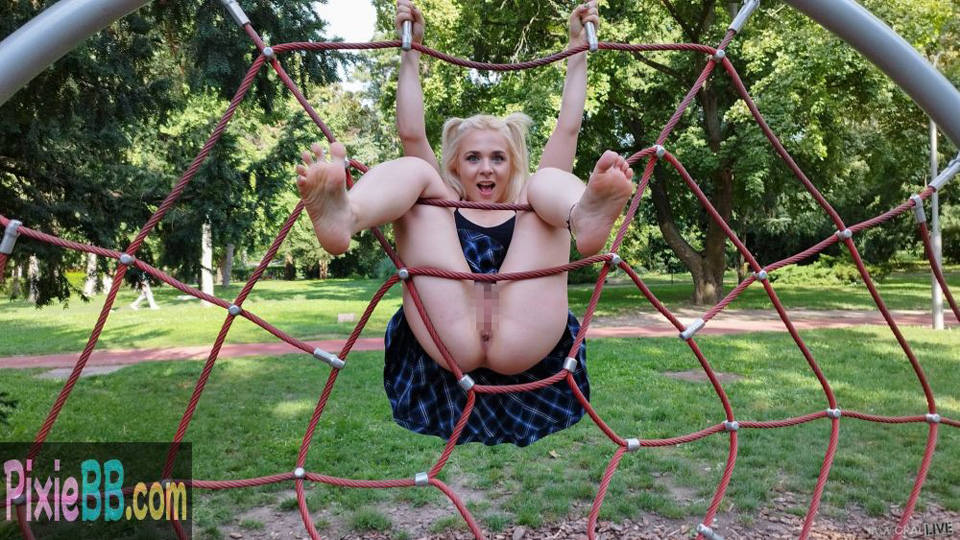 エリー・ショウとポルノ・ダンによる無修正、公共の場でのヌード、そして熱いセックスシーン